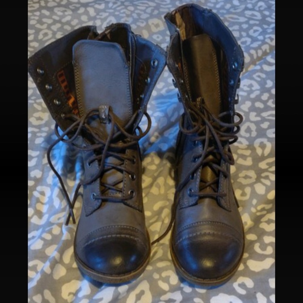 Combat boots